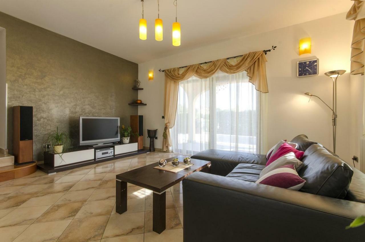 Villa Rose โรวีน ภายนอก รูปภาพ